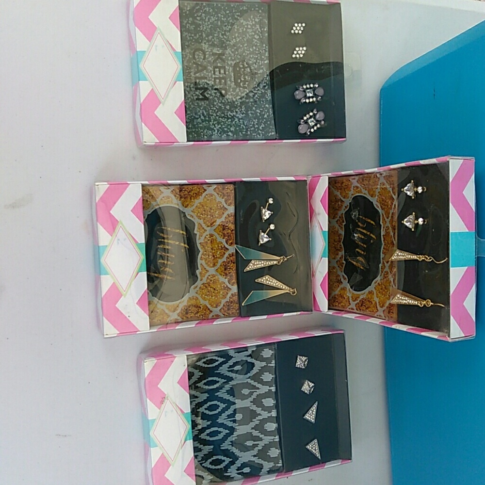 $5 each or 4 for $15 Jewelry Dish & Earrings